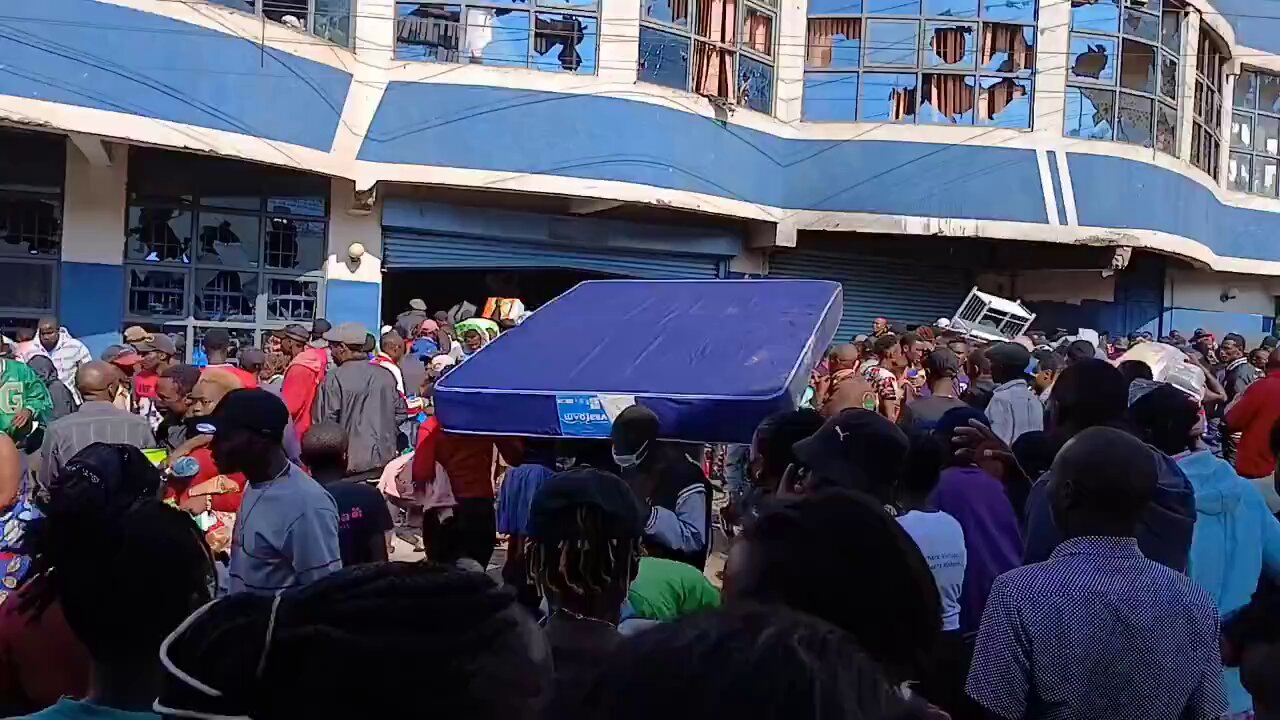 [問卦] 肯亞議員贊成法案 被抗議者洗劫超市