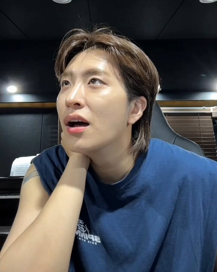 [閒聊] 第一次看到《請不要這樣》MV的愛豆的反應