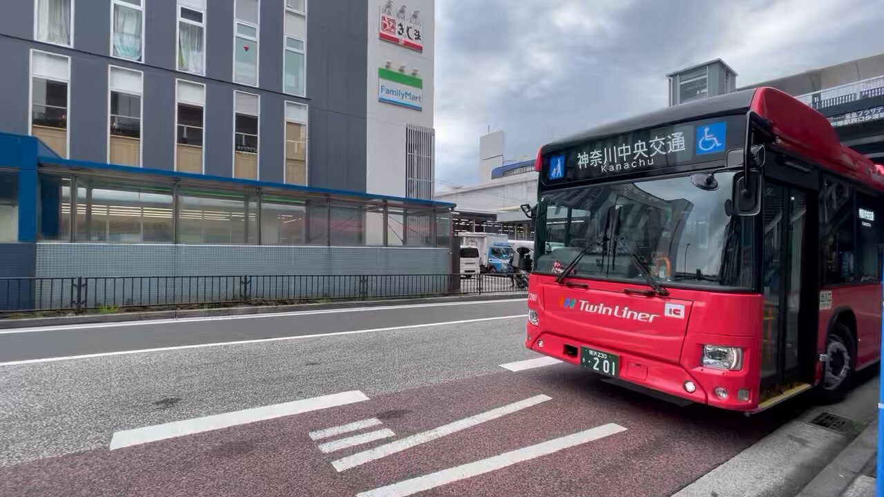 N) バスコレ走行システム 神奈川中央交通 ツインライナー | トミーテック | バスコレソウコウシステム カナチュウ ツインライナー |  Joshin webショップ 通販