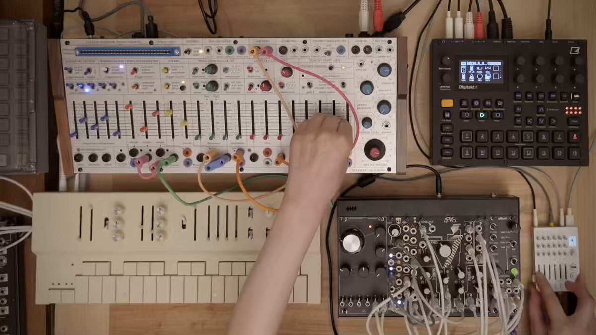 DRUM MINT 83 シンセサイザー Drum Mint 83, new 80s inspired mini drum machine by Home