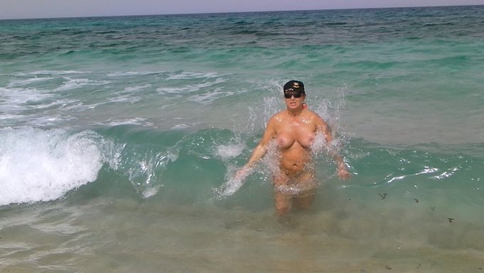 On the nude beach in Fuerteventura #nudist https://t.co/UNiTEHg9SR https://t.co/kWE2hodWT7<a href="/tag/nudist"class="tags">#nudist</a>