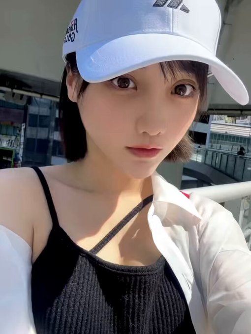 キャミソール姿と日常に関する画像