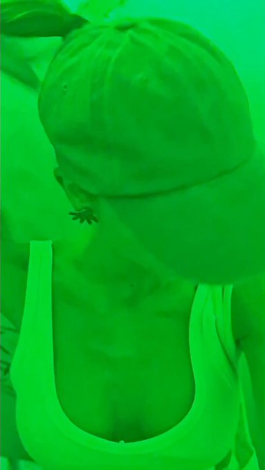 👽💚 https://t.co/cj5K2bYLgl https://t.co/YvN0fq4HG4