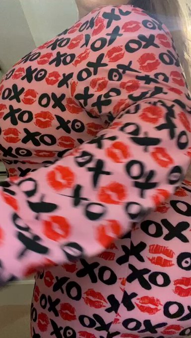 Caught in the act of being my mischievous self 🎭😜 https://t.co/BEQHZ4ekn0 https://t.co/oeCV1X2G48