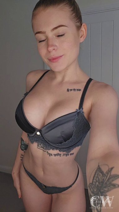 What part of my body do you like the most?🙈  https://t.co/vuQAEKydfs https://t.co/03SknfYFBe