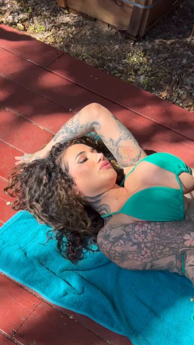 You find me in your backyard like this. What next? https://t.co/xmHBQ7Zili