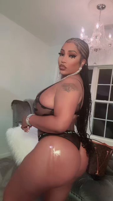 I&rsquo;m live right now on onlyfans so click the link in my bio now 💦💦💦 https://t.co/cjzmLfRFH0