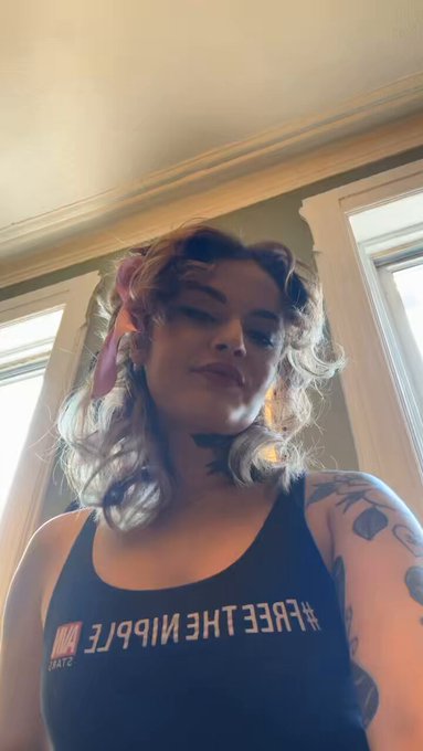 Sweet little flash for you 😉 https://t.co/cpwURMiu50