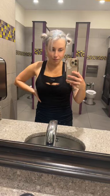 After I finished my workout I saw this. Awesome https://t.co/yjhwzyce9t