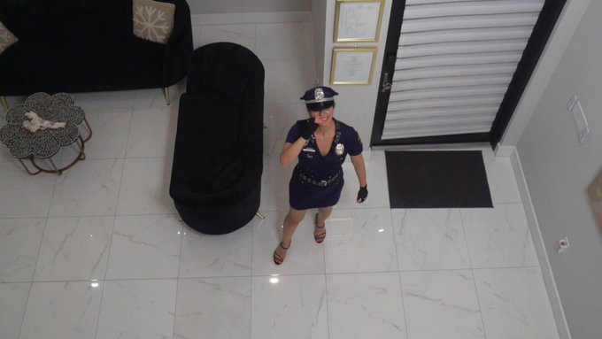 2 pic. ادري بيكم متابعيني تحبوا خلف الكواليس واخطاء التصوير ?
لذلك  اضفت على بوست ساشا فيديو خلف الكواليس