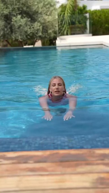 FUCK IT!!!!1 2-1 ENGLAND. BRING IT HOME BOYS https://t.co/3vkeuiE8zT<a href="/tag/realloyalfans"class="tags"><span>#realloyalfans</span></a>