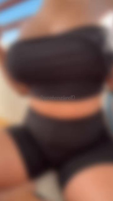 Me going crazy on my terrace in public hahaha 😈💜 https://t.co/raddCfVOb2