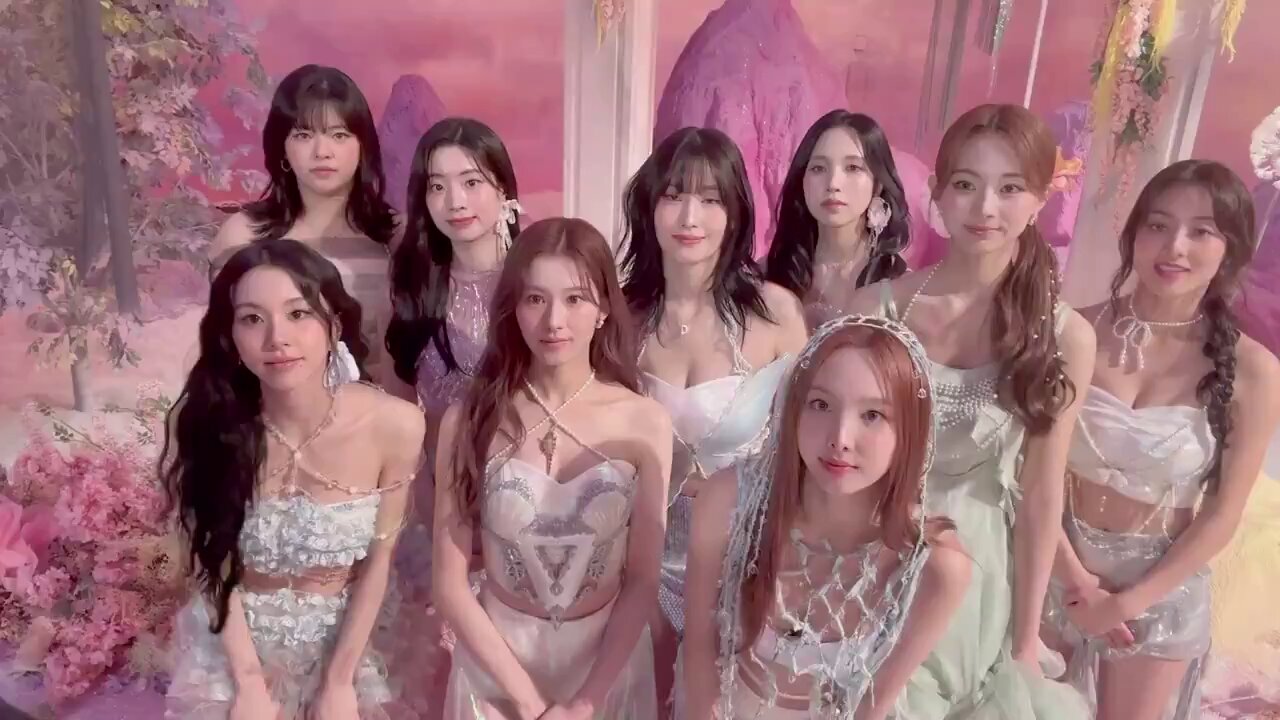 TWICE「DIVE（通常盤）」 | Warner Music Japan