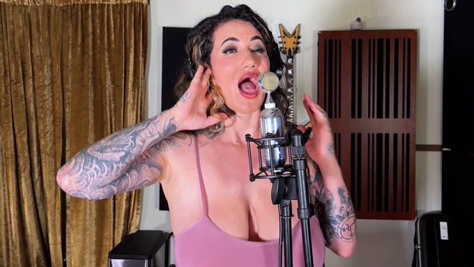 My New Sloppy Facefuck video is out! ? https://t.co/ALoS5cdAHW