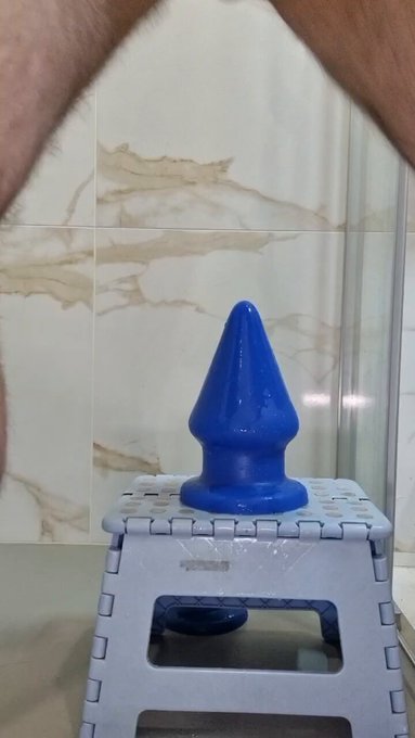 What's better than stretching your ass with the @ToppedToys #grip150? Stretching your ass WITH ball weight<a href="/tag/grip150"class="tags"><span>#grip150</span></a>