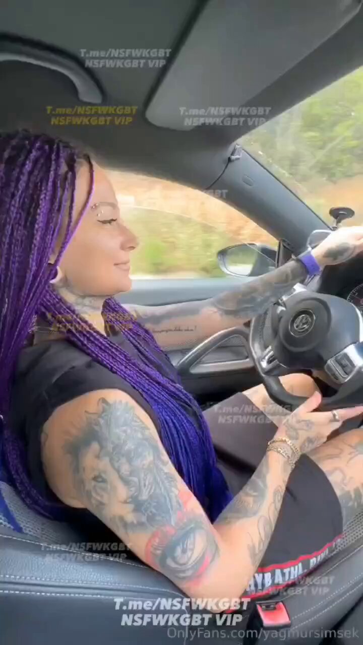 kameraya oynayan yağmur şimşek