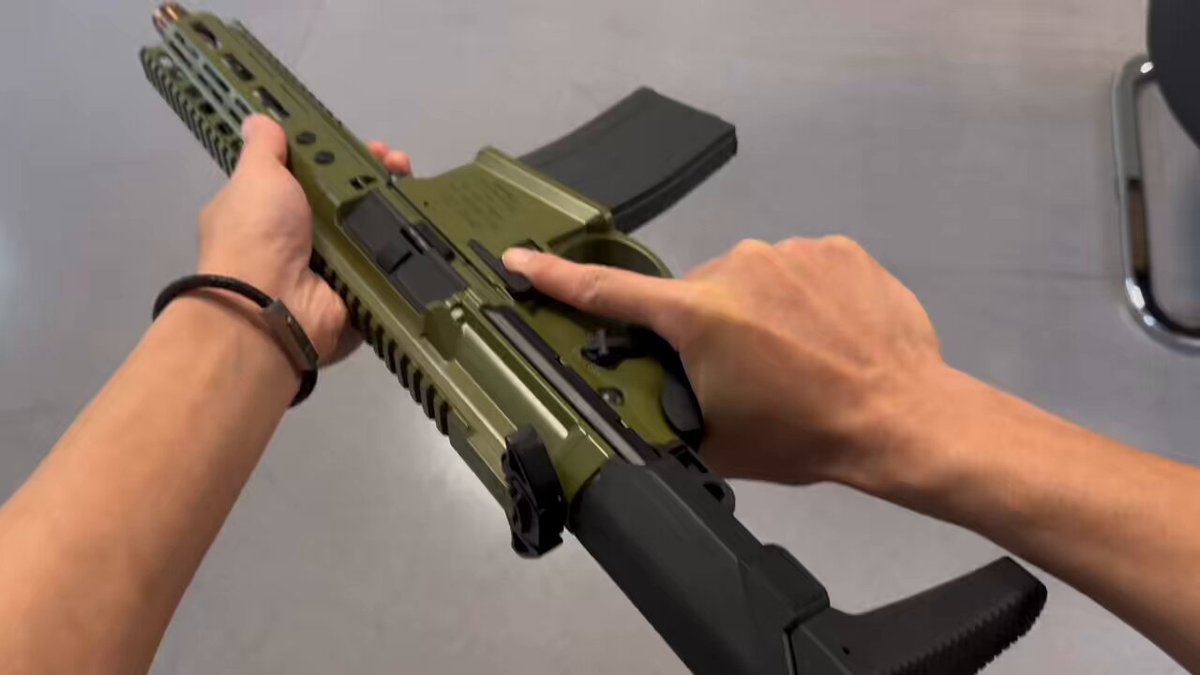 ダブルイーグル　CMP9 Amazon.co.jp: DE Airsoft CARACAL CMP9 サブマシンガン AEG