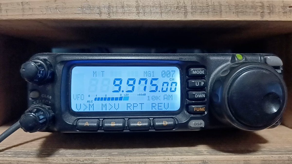 Yaesu FT-100D