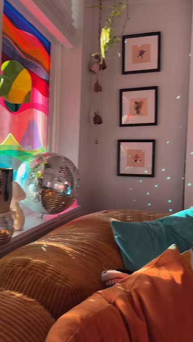 This time of day this is my absolute favorite room in my house &hearts;️✨ https://t.co/NGKlwXKgmu