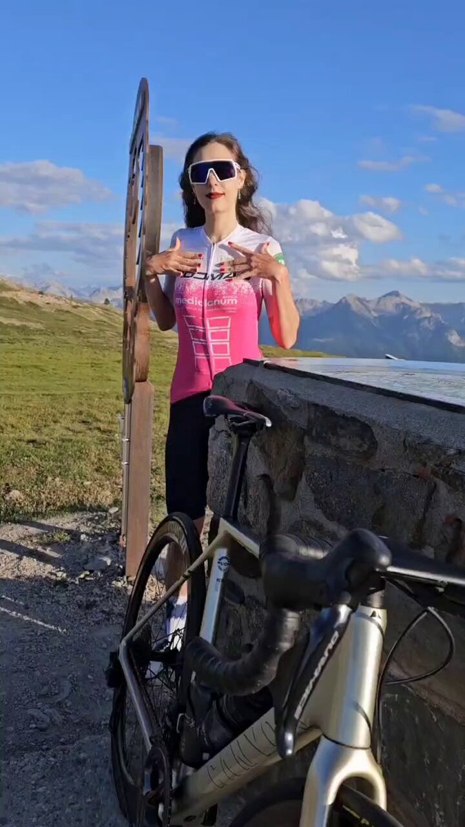 Viviana Robba on X: Video completo 👇 t.cowApTQfeYu4 In cima è  pieno di f*ga! È tutto vero. t.cooTxYvk8zf4  X