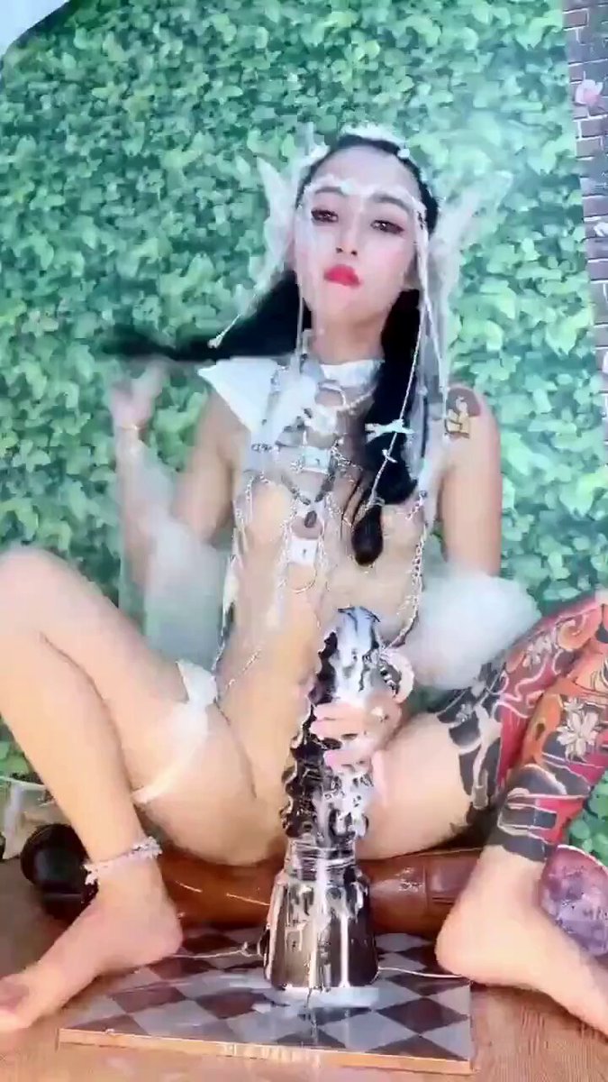 紫色面具黑色面具女孩