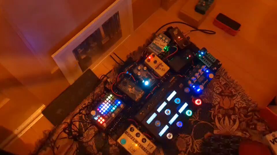 DIMENSION TRIPPER｜ギターストラップで操作する新感覚
