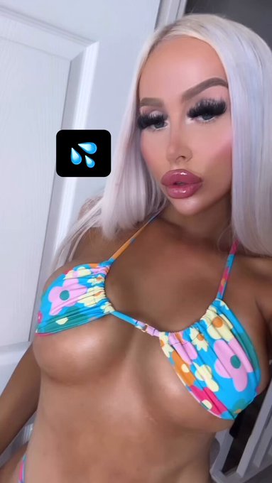 Rents due which piggy is paying 😈 https://t.co/OejlUKQ2Qn