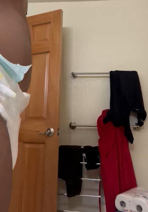 i got too silly from the silly grass so i couldn&rsquo;t take my diaper off😭😭😭 https://t.co/xUpRyi7shQ<a href="/tag/littlespace"class="tags"><span>#littlespace</span></a><a href="/tag/daddiesgirl"class="tags"><span>#daddiesgirl</span></a><a href="/tag/bigdiaperfriday"class="tags"><span>#bigdiaperfriday</span></a>