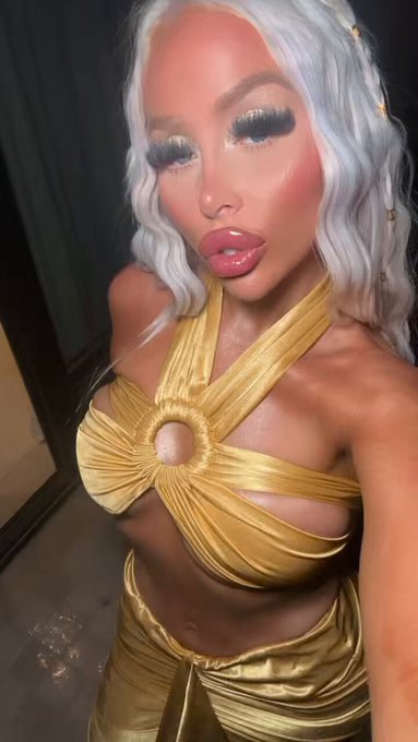 Worship your goddess https://t.co/g8h05meIsn