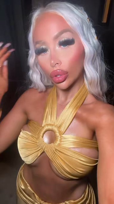 Worship your goddess https://t.co/g8h05meIsn