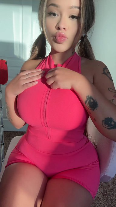 Just a little taste? Say "titties" in my DM for the full video ? https://t.co/XhaWh4NKqb
