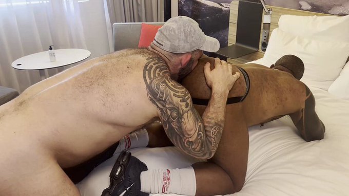 FUCK I love a big cock and @BullyBarrett know how I like it. https://t.co/asa24b7Bxc