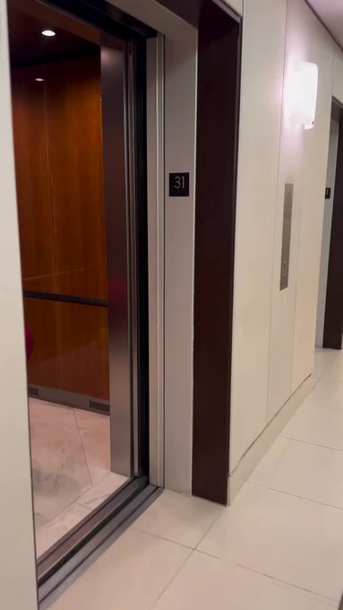 Was just fixing my shoe 😉 https://t.co/cb2xfFb5PK