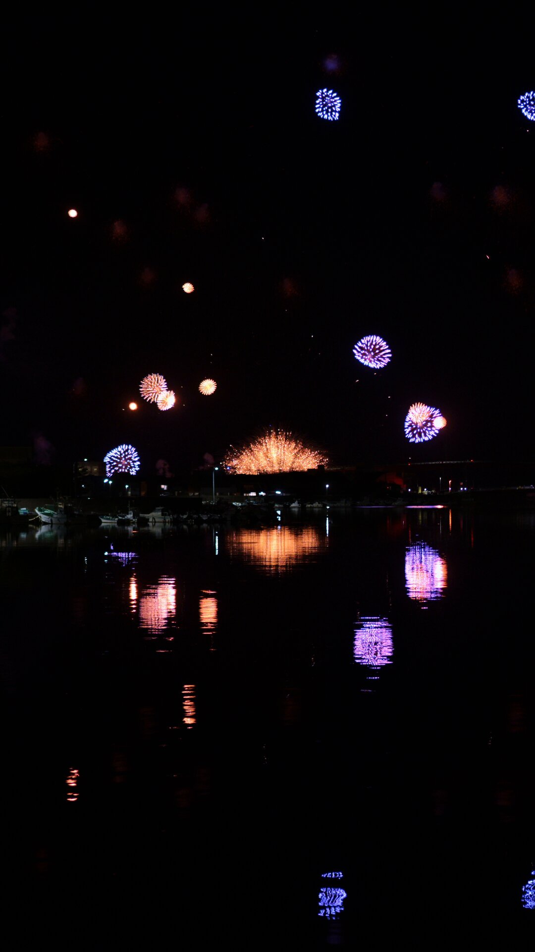 [問卦] 有沒有大稻埕煙火跟日本煙火哪個比較屌？