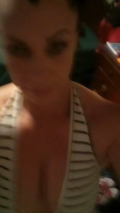 Like my tan lines? https://t.co/hG06U6fpgY