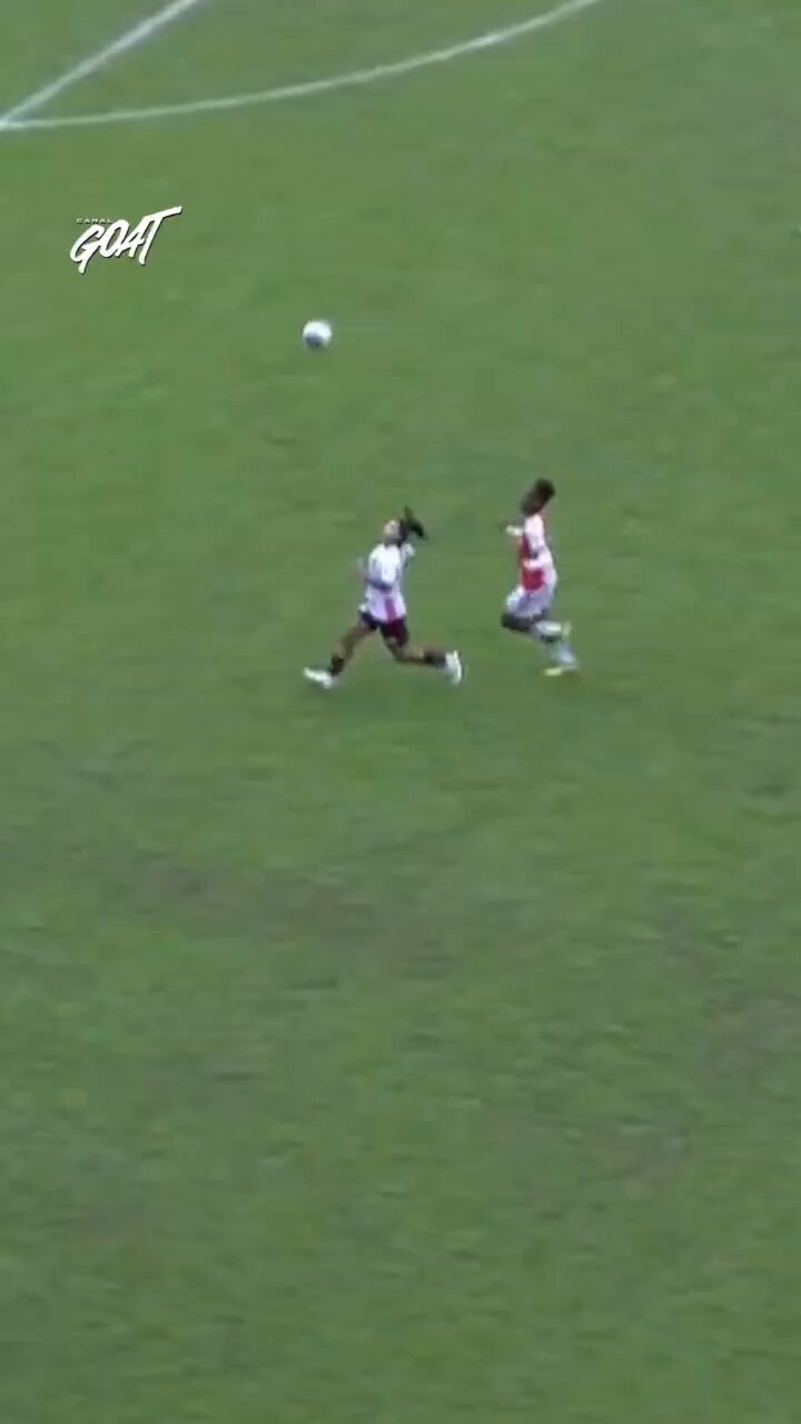 Pênalti cobrado com muita categoria! Duda Santos abriu o placar para as @guerreirasgrena! 📹 @CanalGOATBR