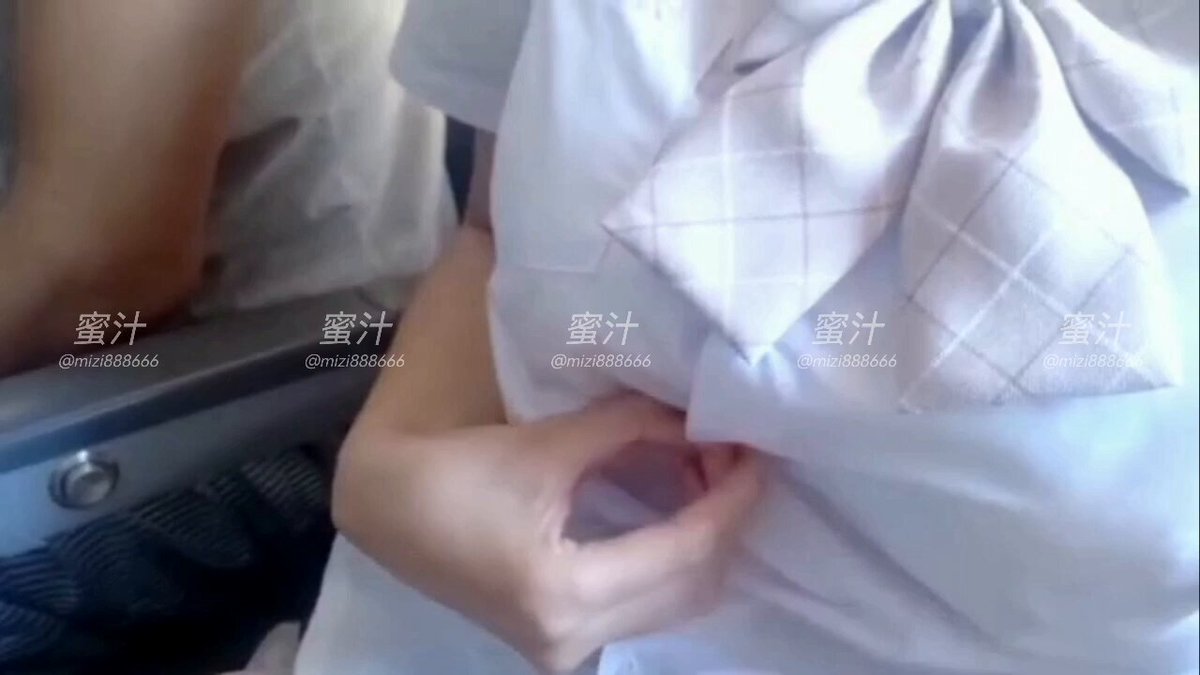 地铁顶摸女高中生    