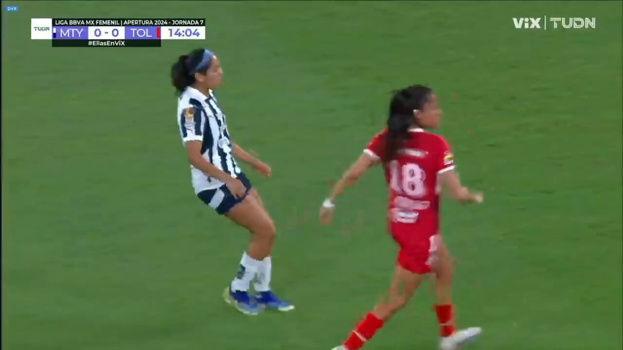 Lucia García 🤝🏼 Diana GarcíaAsí abrió el marcador las @Rayadas. ¡Qué buen crossover! 🙂‍↔️#SomosDesafiantes⚡️