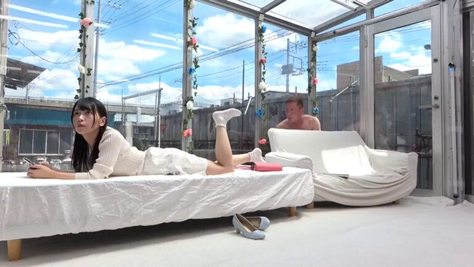 MM号からの脱出 女子大生の友情数珠つなぎ企画 友達を30分以内に電話で呼び出し‘身代わり’にして密室から脱出せよ！制限時間を過ぎたらデカチン即ハメ！ 8 イってもやめない激ピストンで友達が来るまで生中出しは終わらない inザ・マジックミラー