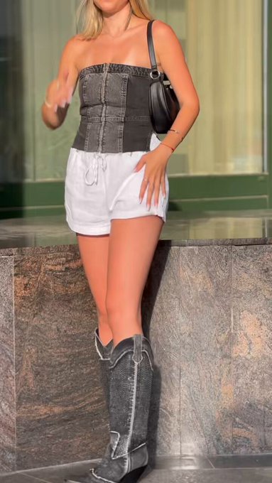 Say hi for a 🌶️ pic in your dm! #OOTD https://t.co/lyJOypRliH<a href="/tag/ootd"class="tags">#OOTD</a>