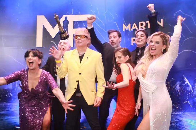 Hay algo más lindo que festejar un premio con tus amigos? @BenditaOk ❤️❤️ aguaaanntee bendita!! https://t