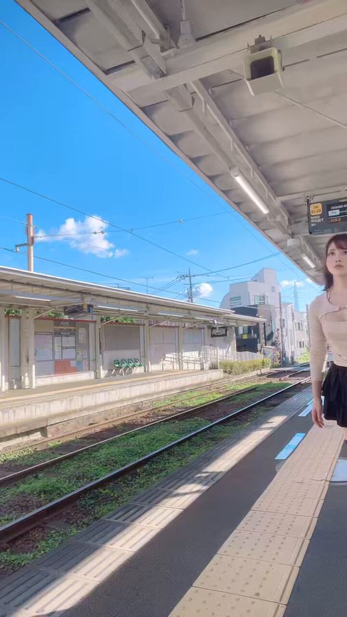 ナチュラルに見せてくる奴いた｜田中 みかさん（@mikamikatn）パンチラ動画