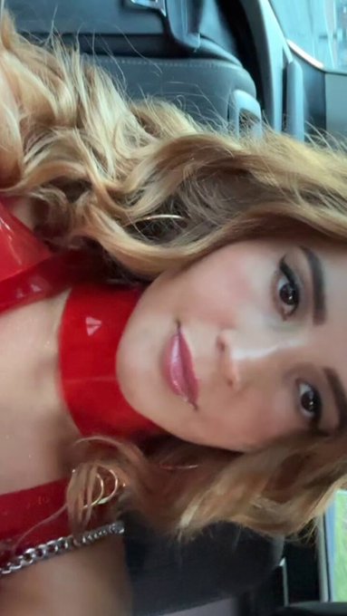 What do you think of the dress I wore to the XBIZ awards? Special thanks to @J_Domoustchiev ? https://t