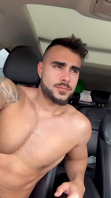 Tu, con el… https://t.co/8941klB813