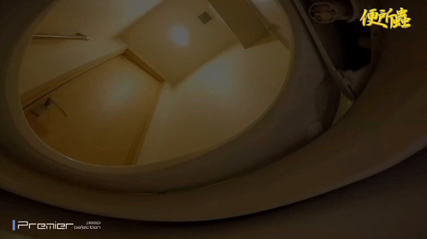 「
短视频」成都淫妻绿帽社 #厕拍 #偷拍 #流出 #自慰
很多小伙伴要找女生厕所自慰 刚好今天发的日本痴汉视角23V系列有一个非常好看的。PS:女主一进厕所就在看手机,估计也是和楼上的女主一样,看小黄片,然后开始自慰,从缓慢到急促,最后高潮喷水了,