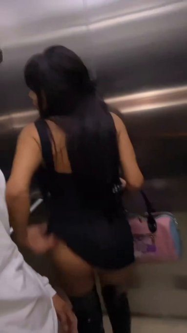 A complacer a un fan en cdmx ???? https://t.co/DVu0dhLKHo