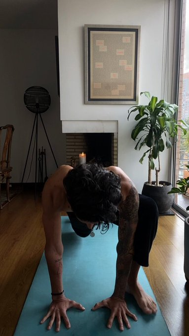 Entra a clase de YOGA para hombres y mejora un 600% tus habilidades en la cama https://t.co/aIbNhU7mPe<a href="/tag/coachny"class="tags"><span>#coachny</span></a>