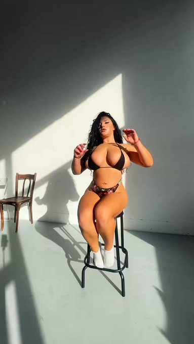are you ready to be my photographer ? https://t.co/ohFujWruFM