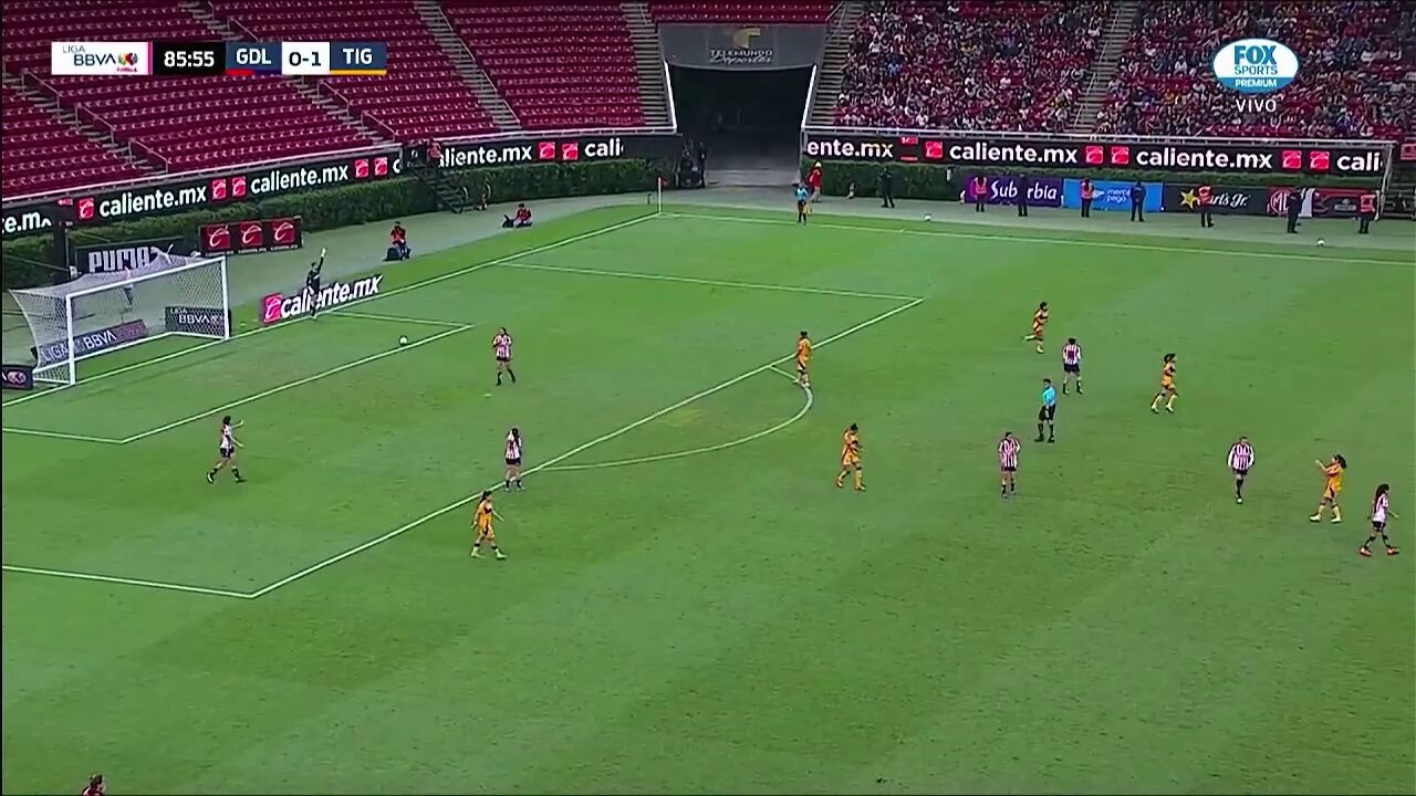 @ChivasFemenil Caro Jaramillo lo empató con este golazo. 👀#SomosDesafiantes ⚡️