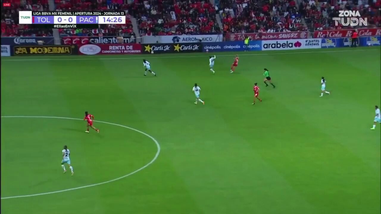 @TolucaFemenil @TuzosFemenil Brenda Woch dejó todo por ese balón y marcó el primero de @TolucaFemenil. 👿🔥#SomosDesafiantes ⚡️